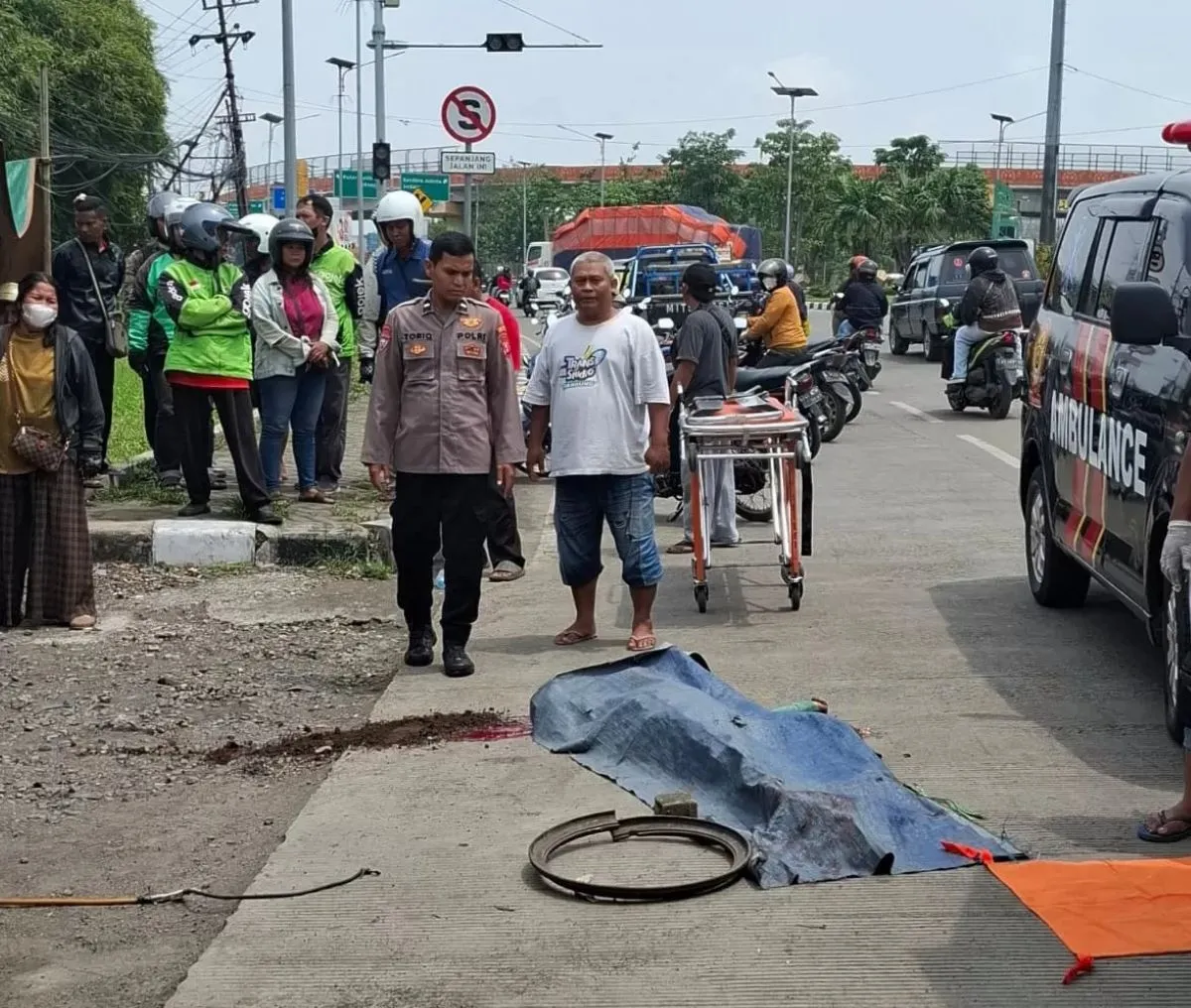 Tukang Tambal Ban Tewas Tertimpa Pengunci Pelek Truk Meletus