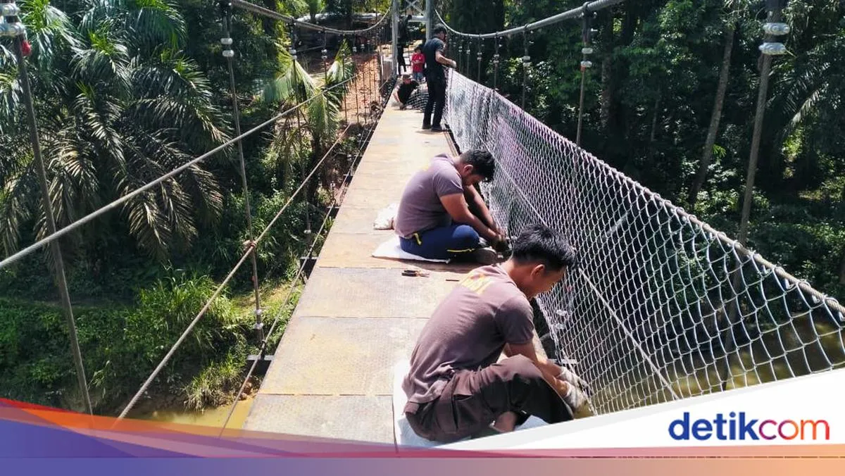 Progres Jembatan Gantung Penghubung Dua Desa di Kuansing Menuju Penyelesaian