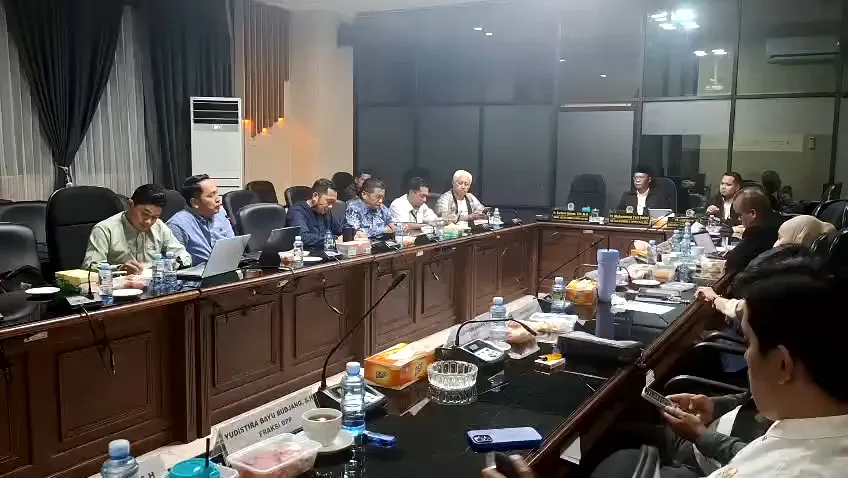 DPRD Kalsel Finalisasi Raperda Perdagangan untuk Perkuat Pengawasan Tera