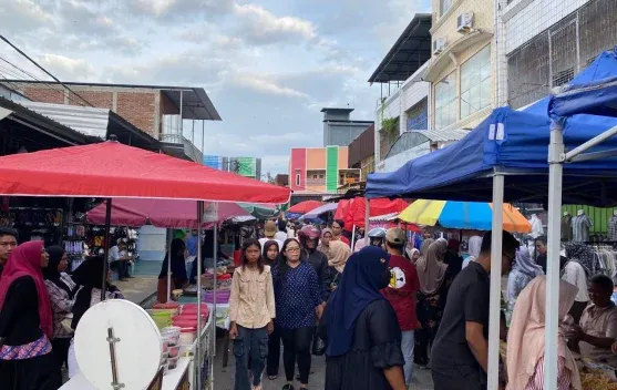 Pasar Ramadan Kota Bima Ramai Dikunjungi untuk Berburu Kuliner