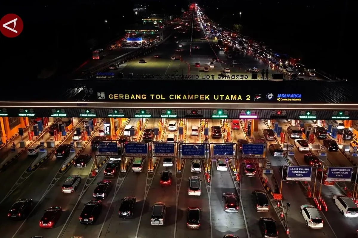 Volume Lalu Lintas di Gerbang Tol Cikampek Utama Capai 5.900 Kendaraan per Jam