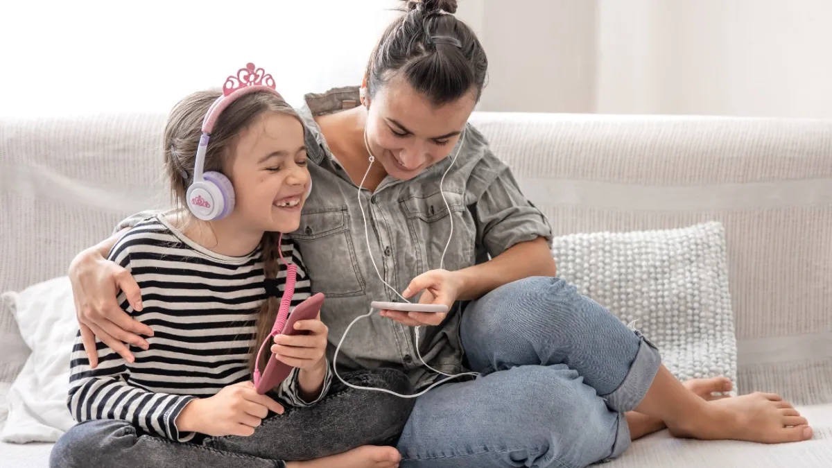 Strategi Parenting Cerdas di Era Gadget untuk Kembangkan Kreativitas Anak