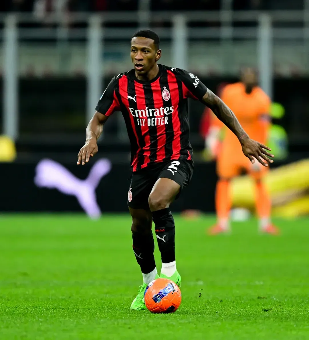 AC Milan Siapkan Estupiñán untuk Dijual dengan Harga €14 Juta