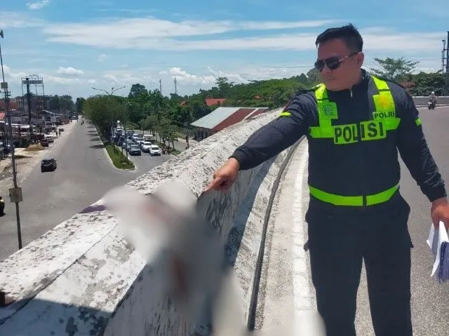 Perempuan Tewas Setelah Jatuh dari Fly Over Pasar Pagi Arengka