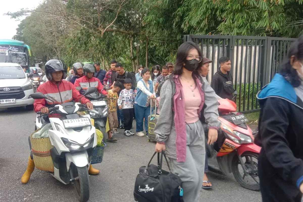 Peningkatan Aktivitas Perlintasan di PLBN Entikong Jelang Idulfitri