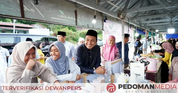 Bupati Andi Rahim Borong Takjil untuk Warga di Ramadan