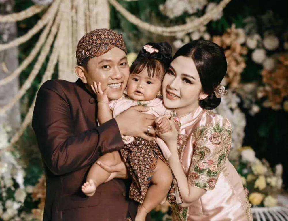 Dekorasi Ceria Tedak Siten Cunda Anak Denny Caknan di Ngawi