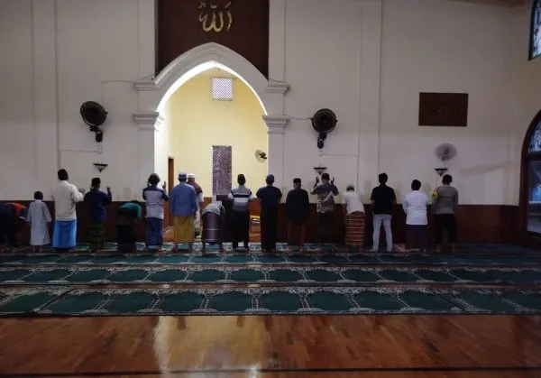 Kapolsek Cibeber Gelar Bakti Sosial di Mesjid Nurul Iman Cikotok