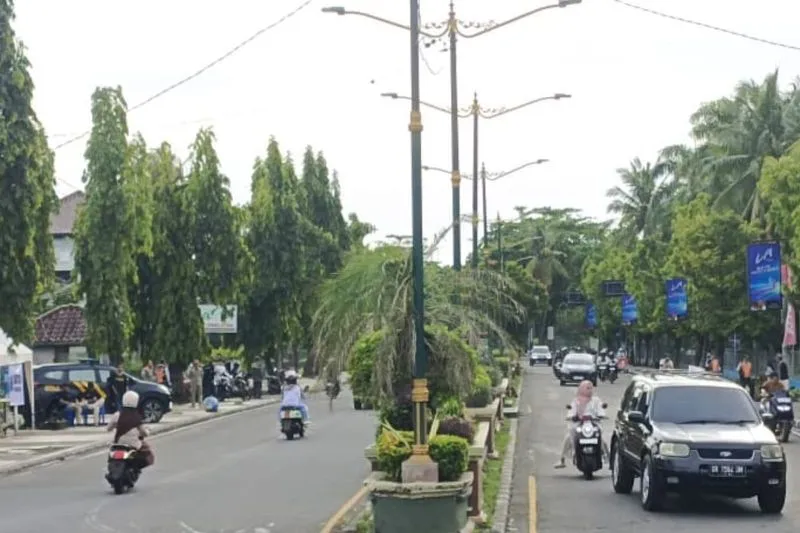 Berita Terkini NTB: Performa Persib Meningkat, PKL Mataram Direlokasi, dan Stabilitas Harga Emas