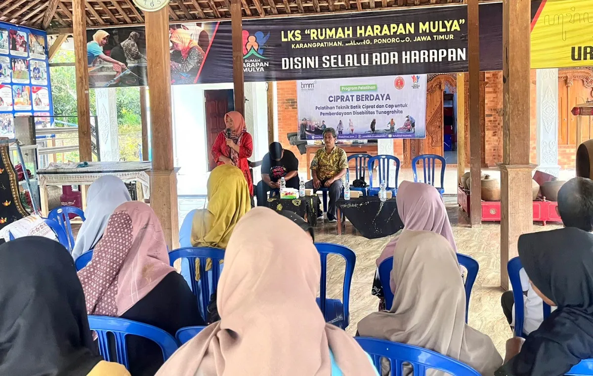 Bank Muamalat dan BMM Tingkatkan Keterampilan Difabel Lewat Batik Ciprat