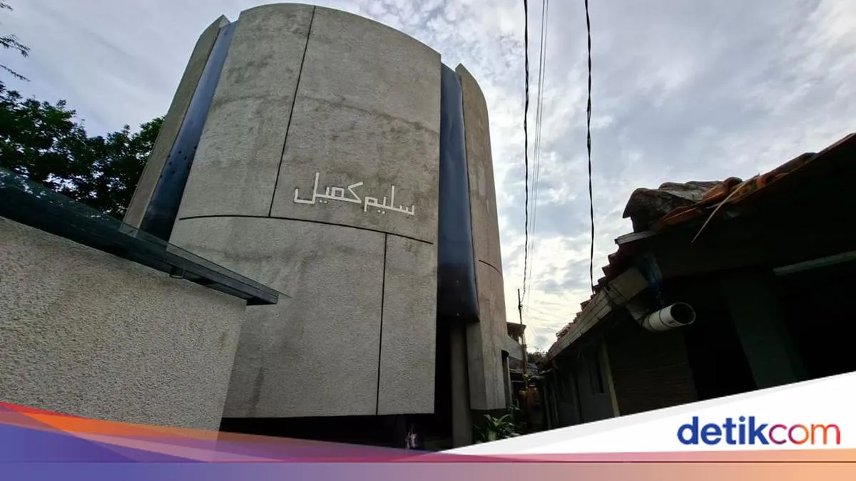 Desain Unik Masjid Salim Kamil Milik Zaskia Mecca Tanpa Pintu dan Jendela