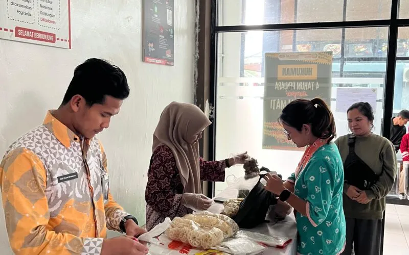 Keluarga Kirim Hidangan Berbuka untuk Warga Binaan di Lapas Garut