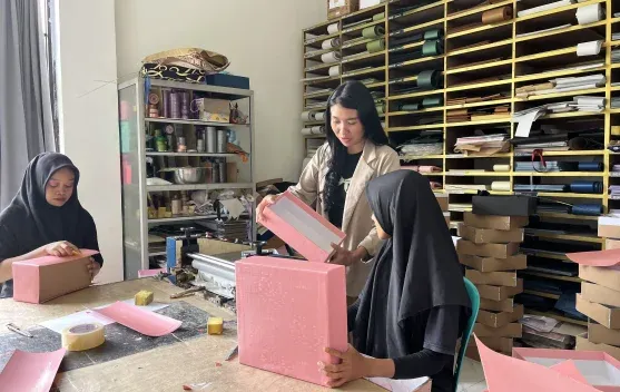 Usaha Kemasan Hampers Lendy Tembus Pasar Nasional dan Internasional
