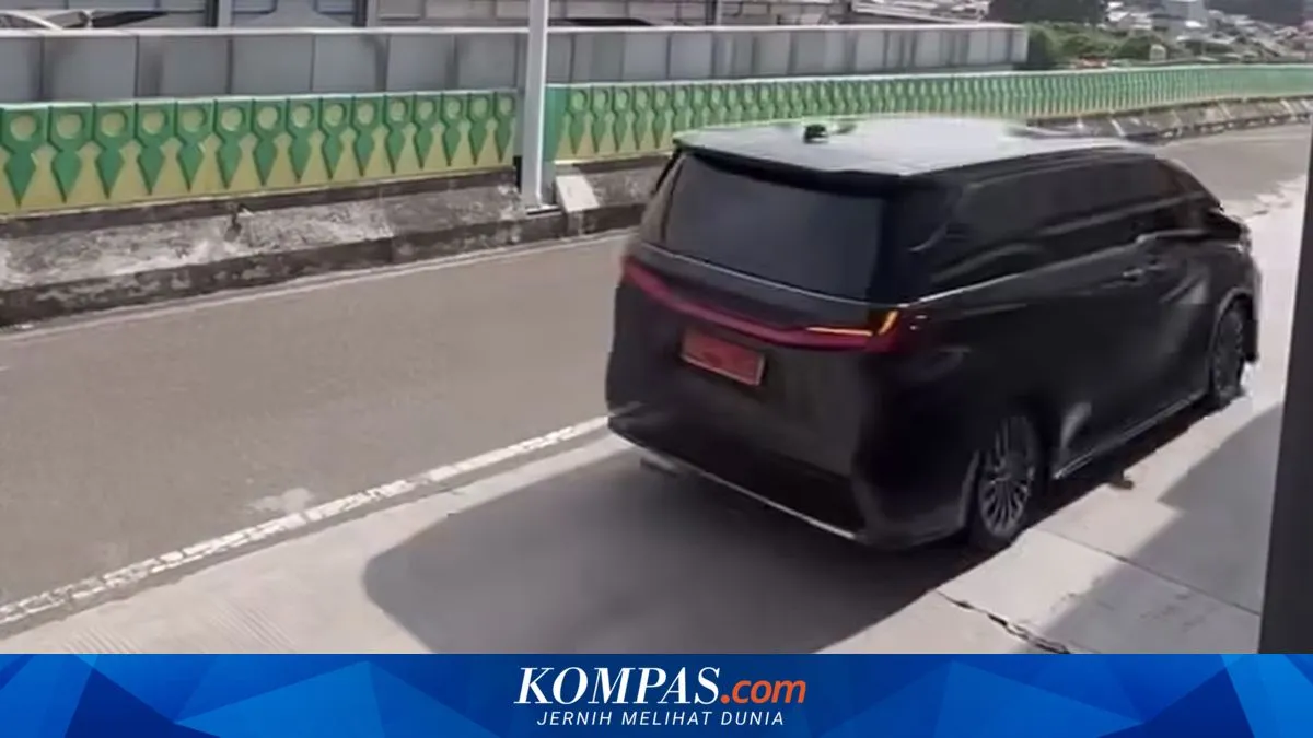 Dua Mobil Alphard Pelat Merah Melintas di Jalur Transjakarta, Polisi Telusuri