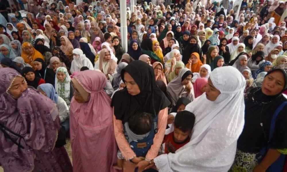 Pembagian Lima Ton Beras Gratis di Masjid Al Hakim Padang Menyatukan Masyarakat