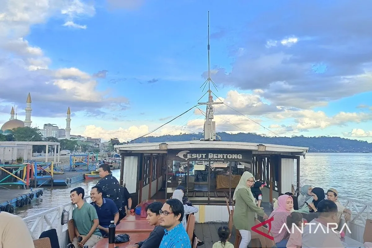 Wisata Susur Sungai Mahakam Tawarkan Paket Menarik Menunggu Berbuka Puasa