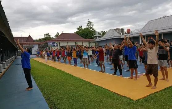 Warga Binaan Lapas Arga Makmur Ikuti Senam Sehat untuk Kebugaran