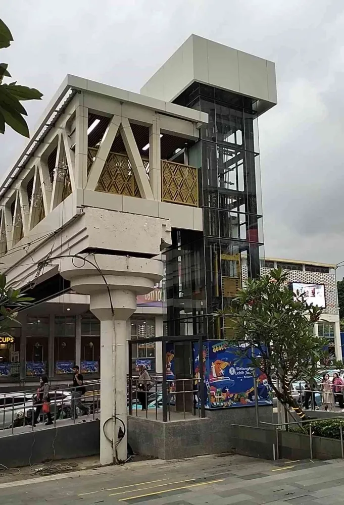 Menikmati Ramadan dengan Berkeliling dan Mencoba JPO Baru di Jakarta