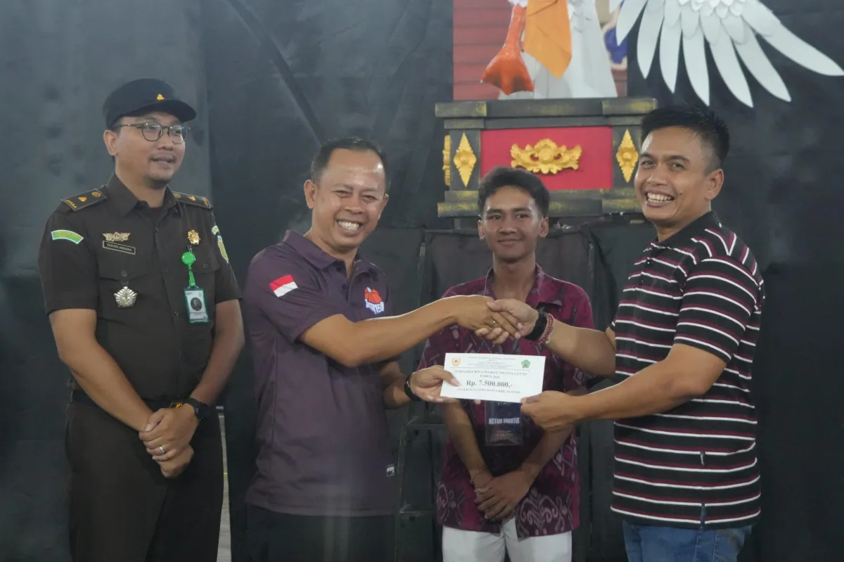 Wabup Ipat Resmikan SMANSA Cup XV, 30 Tim Basket Pelajar Jembrana Bertanding