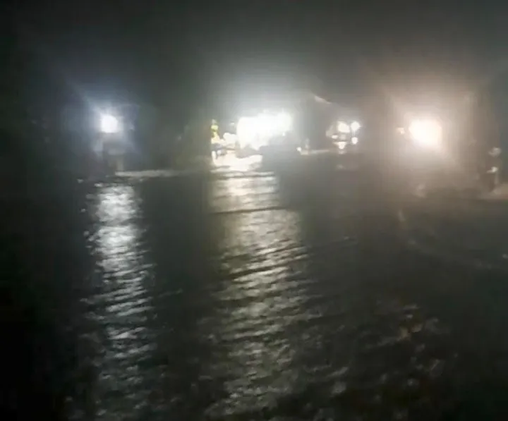 Jalan Poros Samarinda - Bontang Terendam Banjir di Tanah Datar