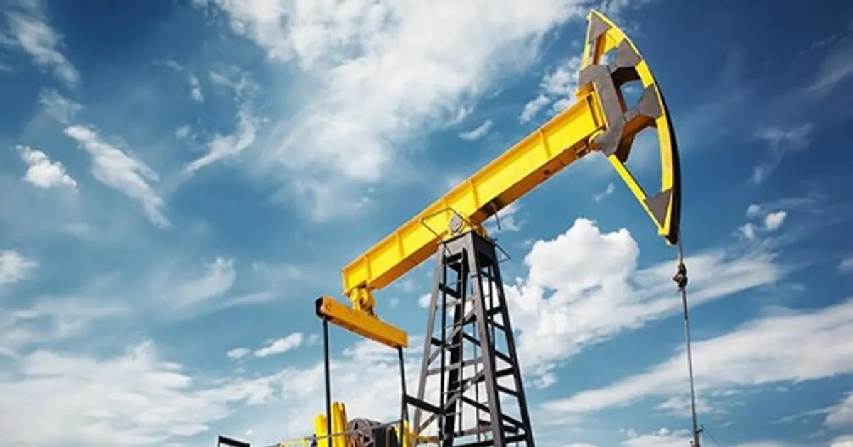 Harga Minyak Dunia Meningkat 2% Terkait Gangguan di Selat Hormuz
