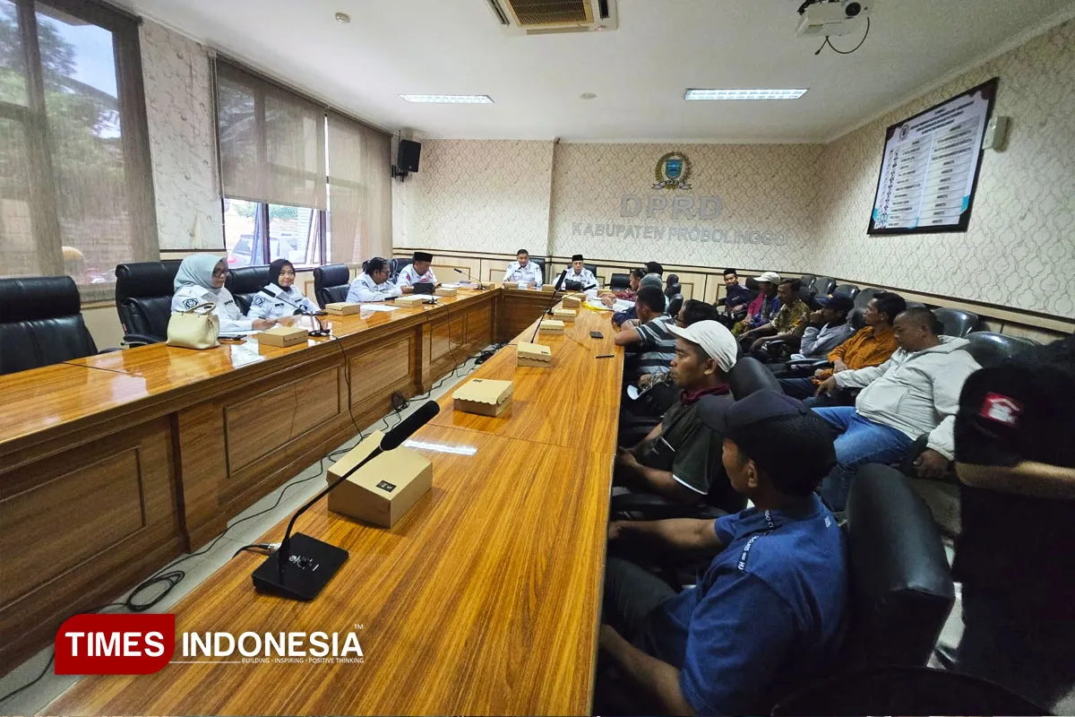 Warga Gunggungan Kidul Tuntut Hak atas Kerja Sama Sengon ke DPRD Probolinggo