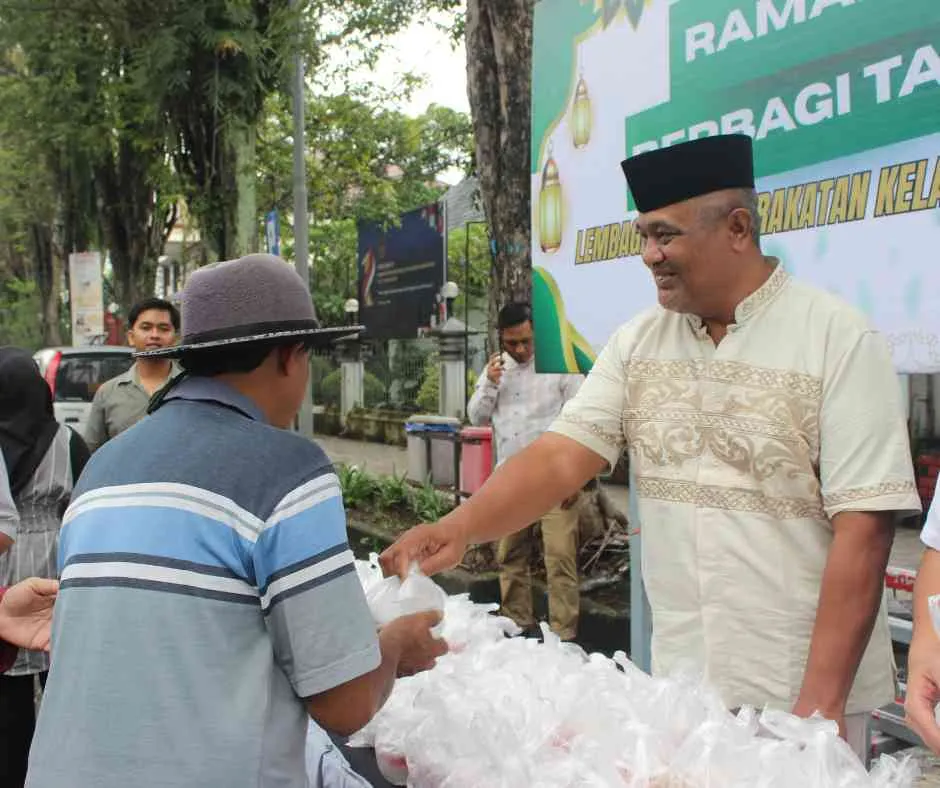 Lapas Bondowoso Bagikan 300 Paket Takjil untuk Masyarakat di Bulan Ramadan
