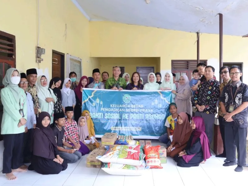 PN Praya Adakan Bakti Sosial di Bulan Ramadhan