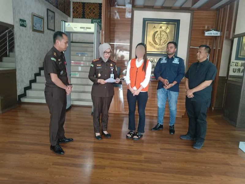 Kejari Pekanbaru Hentikan Penuntutan Kasus Kecelakaan Pekerja Marka Jalan