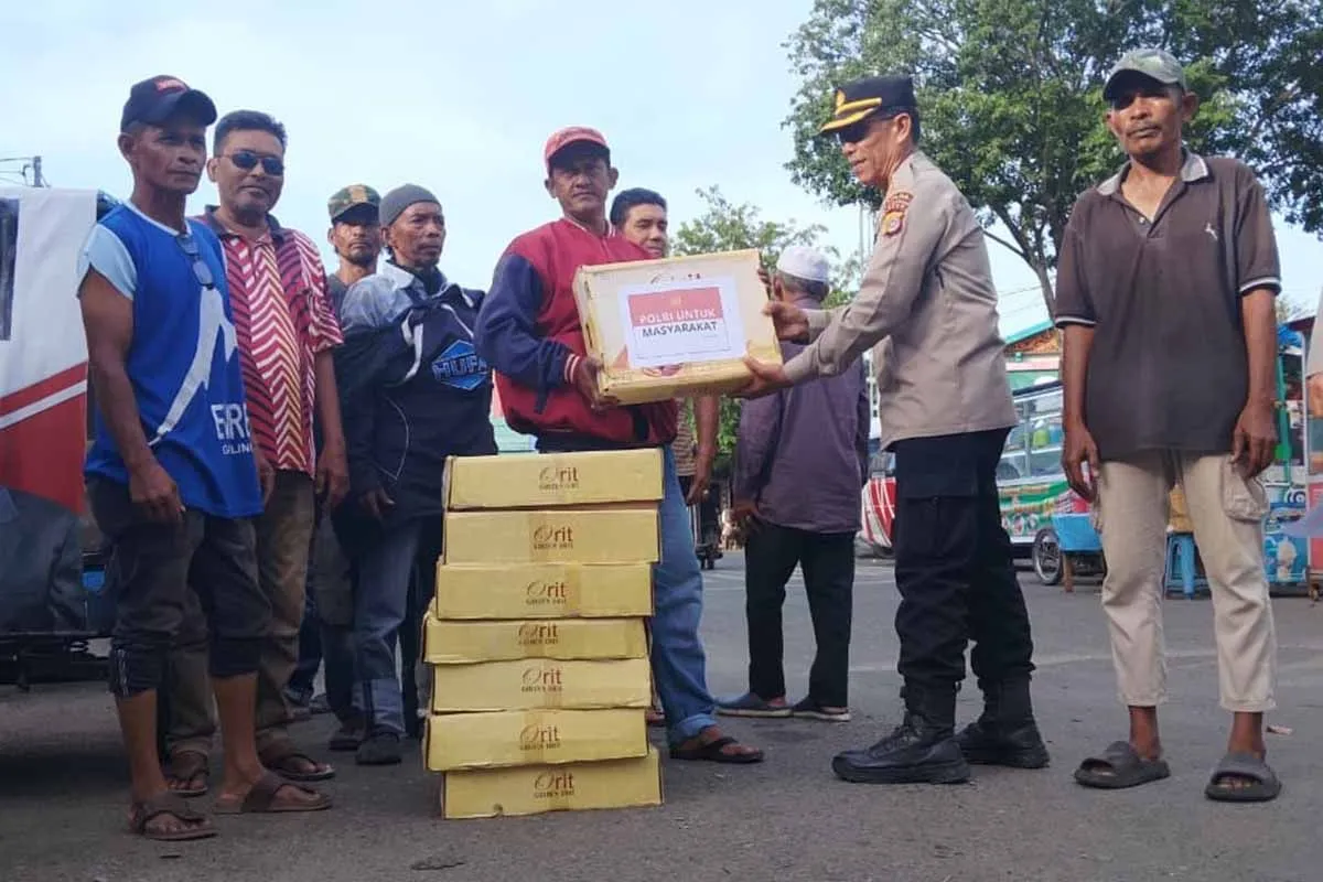 Polda Aceh Salurkan 2.700 Kg Kurma untuk Berbuka Puasa