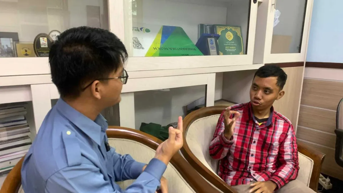 Juru Bahasa Isyarat: Jembatan Spiritual bagi Jemaah Tuli di Masjid UIN Sunan Kalijaga