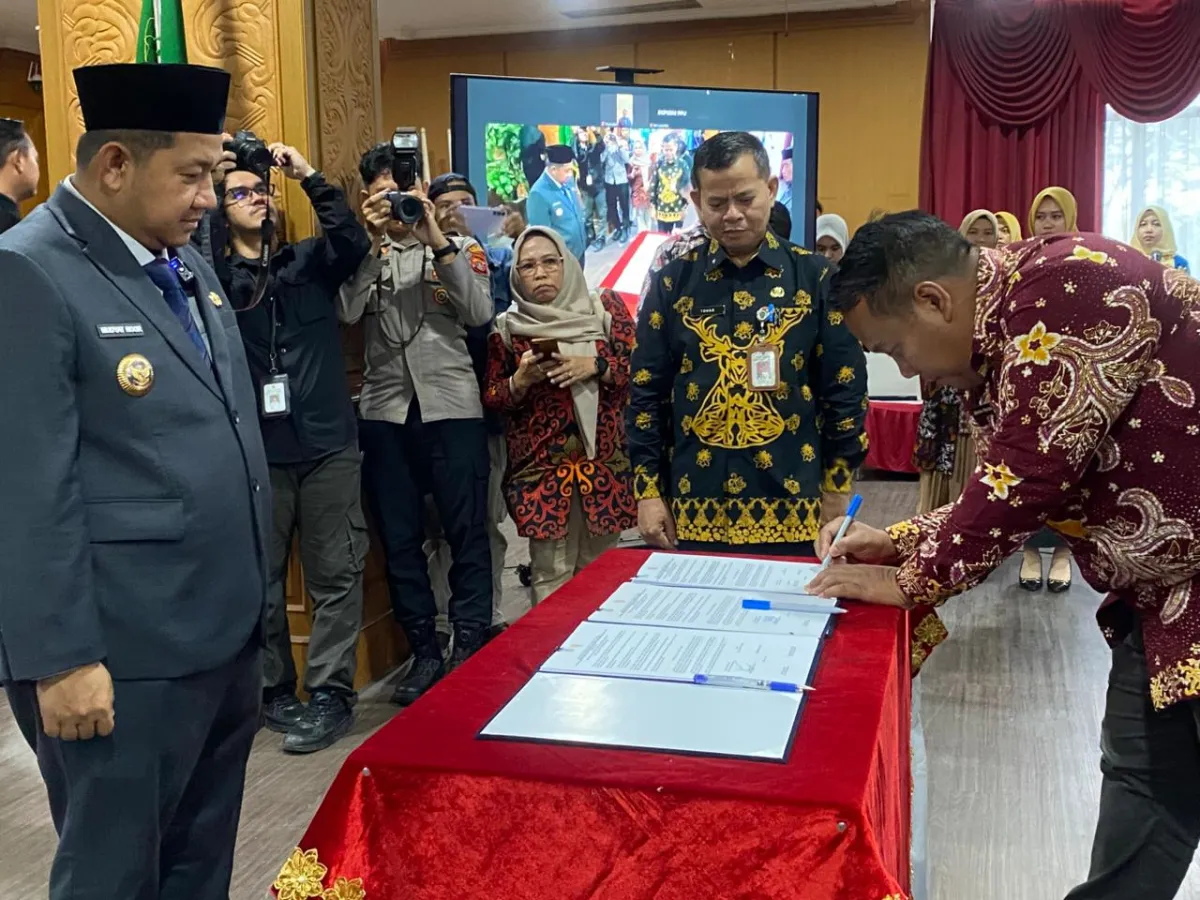 Bupati PPU Lantik Puluhan Pejabat Eselon II dalam Mutasi Besar-besaran