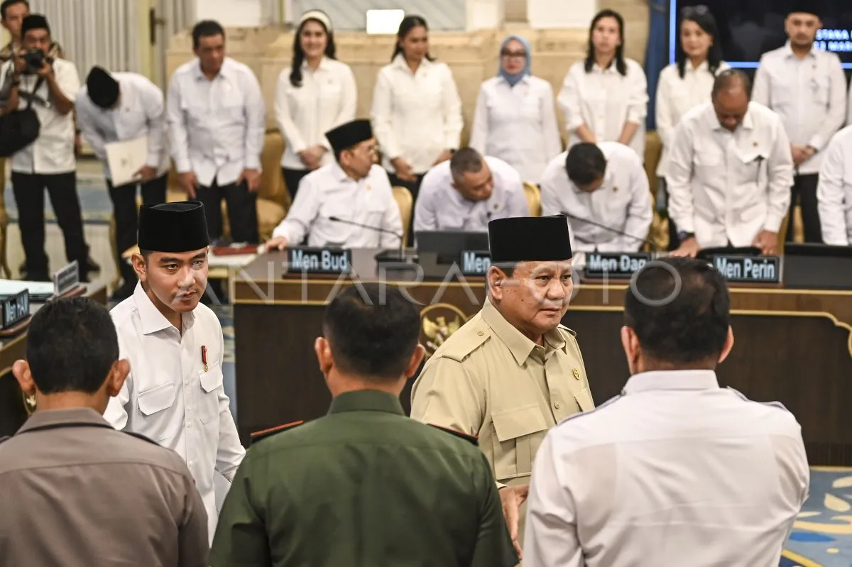 Presiden Pimpin Sidang Kabinet Bahas Perang Timur Tengah dan Persiapan Idul Fitri