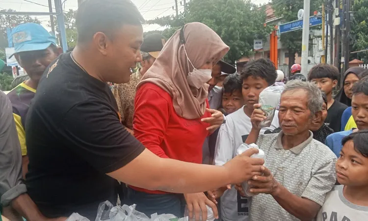 Kelurahan Mulyoharjo Bagikan 500 Paket Takjil untuk Warga Selama Ramadan