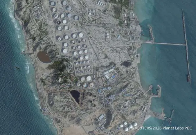 Kebakaran di Hub Minyak UEA, Iran Ancang Balas Serangan AS di Pulau Kharg