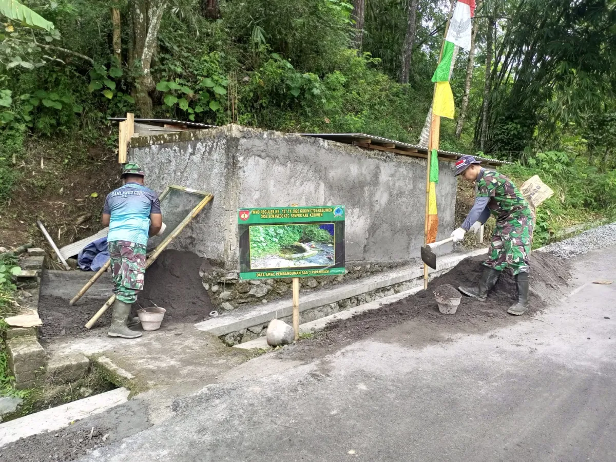 Prajurit dan Warga Somagede Bangun Harapan Melalui Gotong Royong