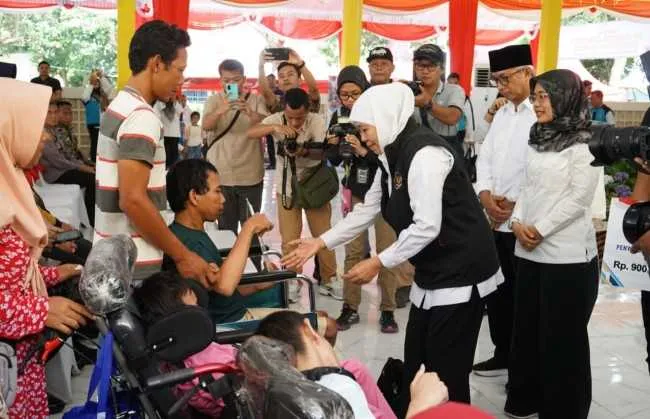 Gubernur Jatim Salurkan Bantuan Sosial untuk Pengentasan Kemiskinan di Kediri
