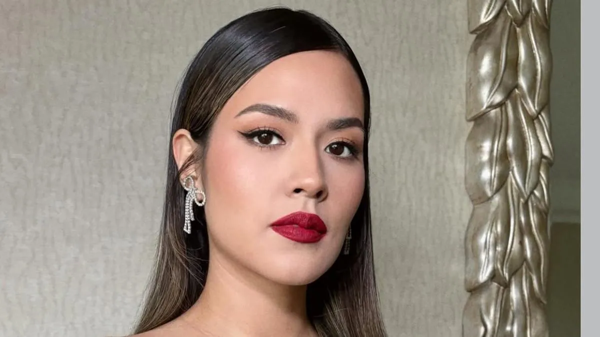 Raisa Tampil Elegan dengan Mini Dress Hitam dan Lipstik Merah Jelang Konser