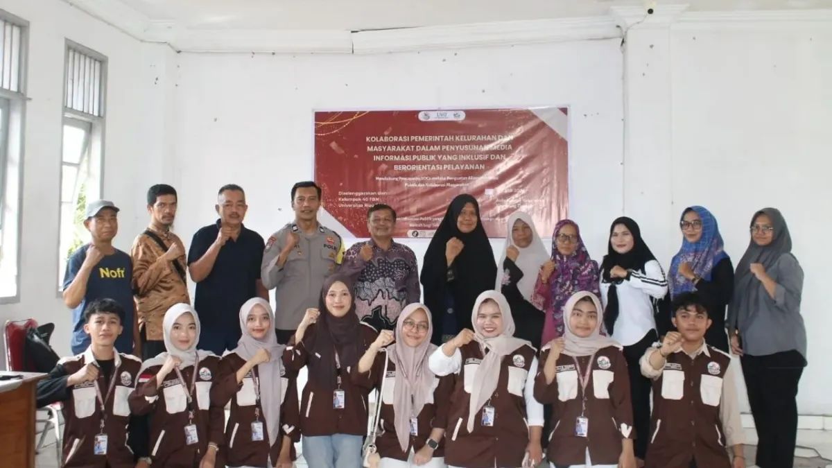 Kolaborasi Mahasiswa KKN Universitas Riau dan Kelurahan Kampung Tengah Tingkatkan Transparansi Informasi Publik