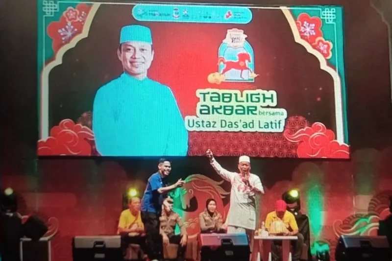 Ustadz Das'ad Latif Serukan Toleransi dalam Festival Cap Go Meh
