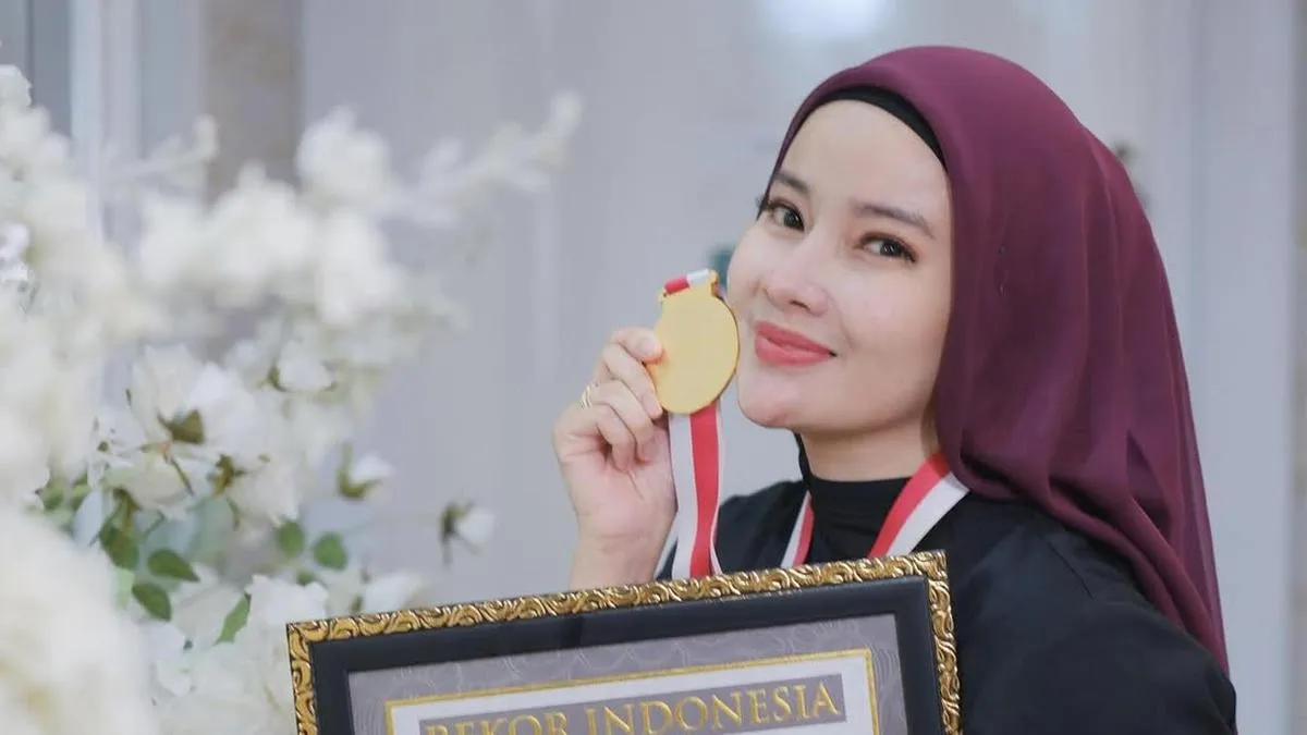 Ayu Widyaningrum Raih Tiga Rekor MURI Melalui Kegiatan Sosial