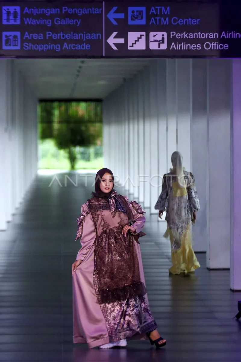 Fashion Show Busana Muslim Meriahkan Ramadhan di Bandara Banyuwangi