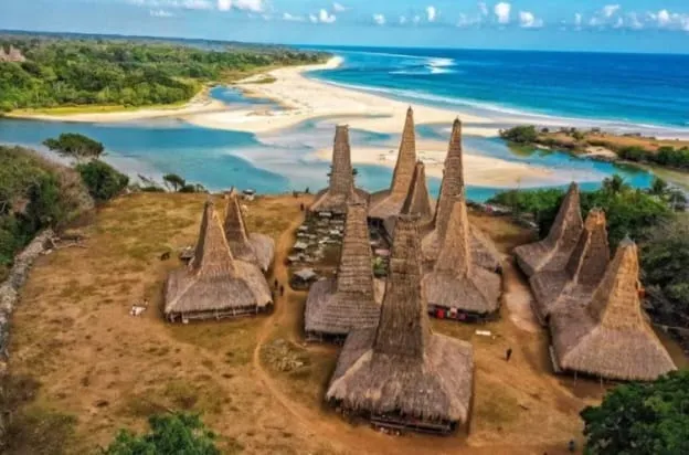 Menjelajahi Lima Keindahan Wisata Pulau Sumba