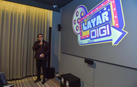 Menteri Ekraf Dukung Inovasi Micro Cinema Layar Digi di Minimarket