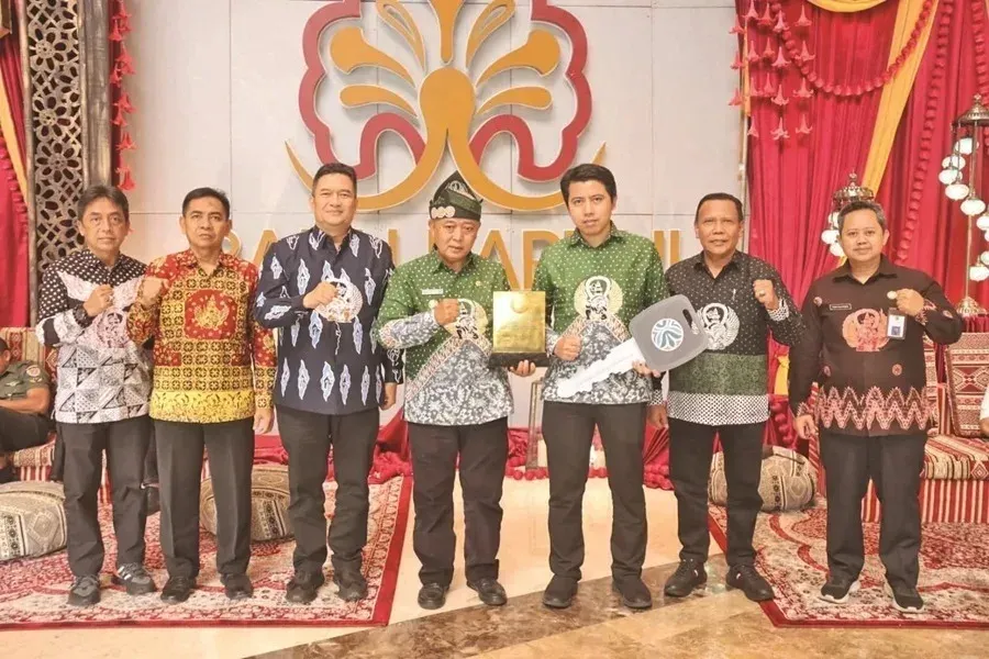 Kabupaten Malang Raih Sertifikat Menuju Kabupaten Bersih 2025