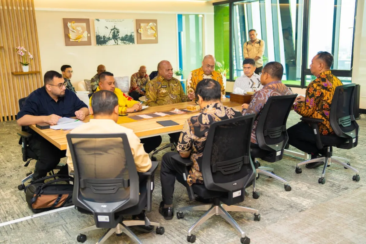 Gubernur Papua Bahas Akses Listrik dan Mudik Gratis dengan BUMN