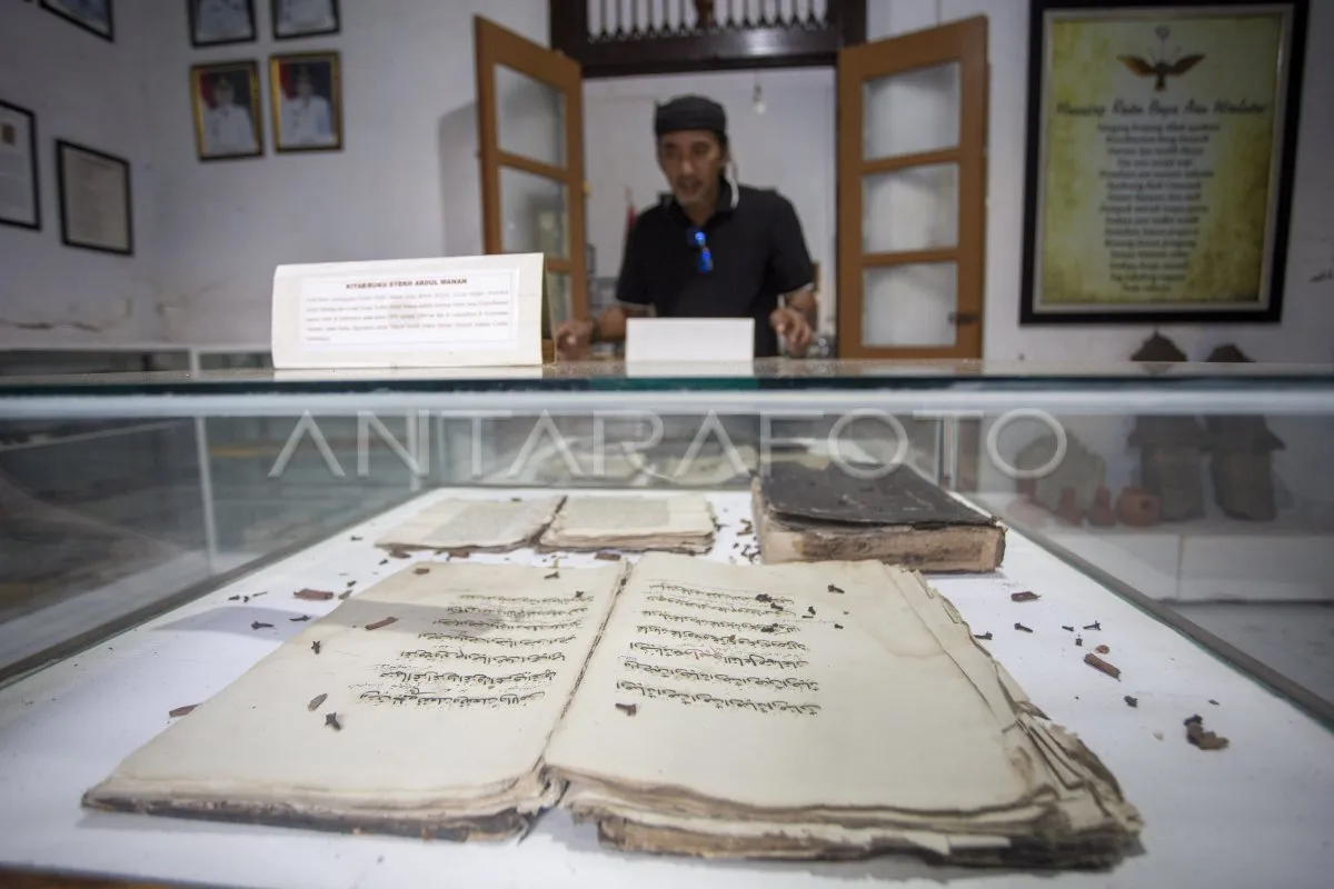 Perawatan Mushaf Al Quran Kuno di Museum Bandar Cimanuk