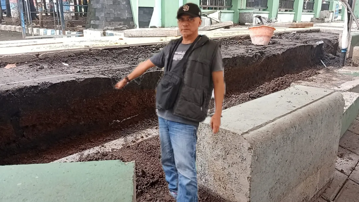 Paving Trotoar Alun Alun Kraksaan Diperbaiki Usai Viral, Pemilik CV Diduga Blokir Media