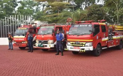 Bupati Sujiwo Berikan Bantuan Sembako untuk Relawan Damkar