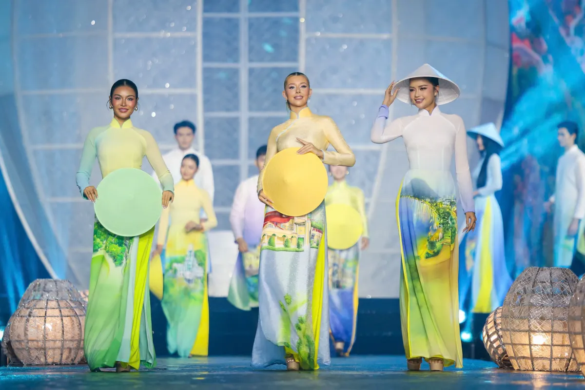 Miss Venezuela dan Miss USA Tampil Anggun dalam Ao Dai di Festival Kota Ho Chi Minh